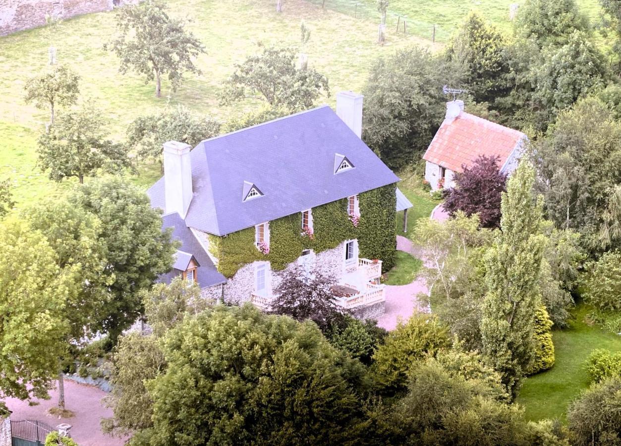 Le Pont De Benneville Cahagnes Exteriör bild