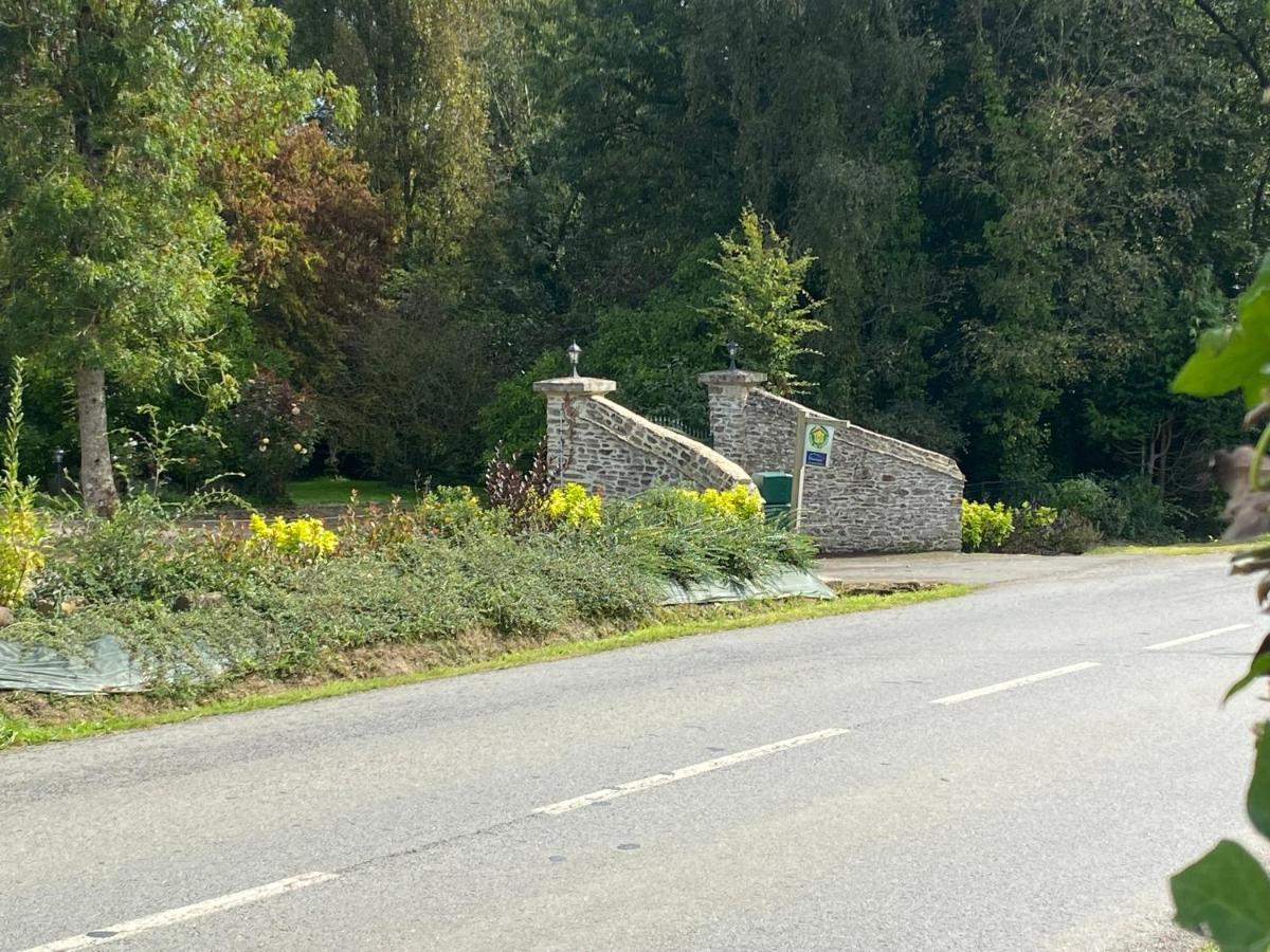 Le Pont De Benneville Cahagnes Exteriör bild